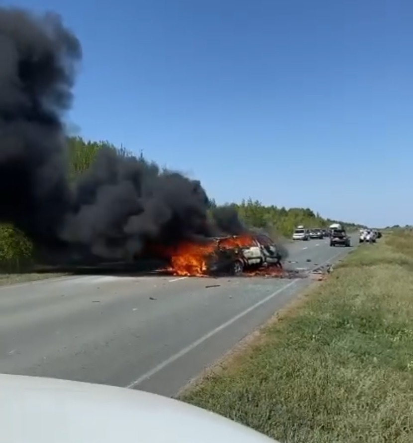 Мужчина сгорел в салоне авто после аварии на трассе в ЗКО